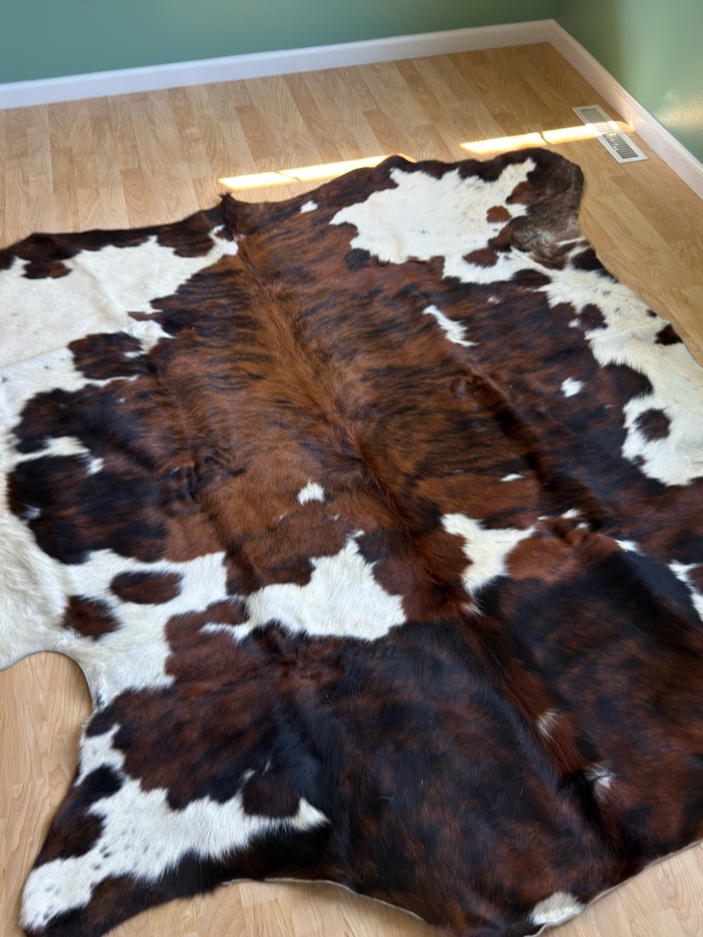 Premium Cowhide Rug 6x7- Brown,Black & White - Picture 2 of 6